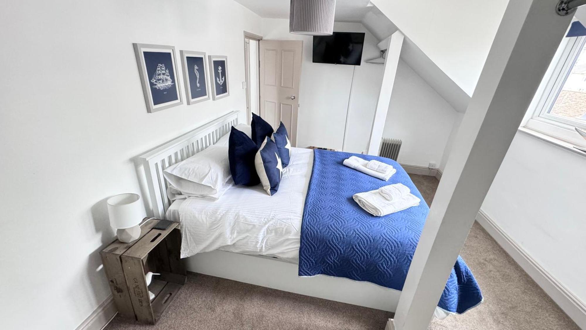 Nancie'S Place - Dartmouth Town Center With Private Parking - A Traditional Georgian Private Duplex Apartment - Beautifully Refurbished - Two Bedrooms, Bathroom, Kitchen And Lounge Diner Kültér fotó