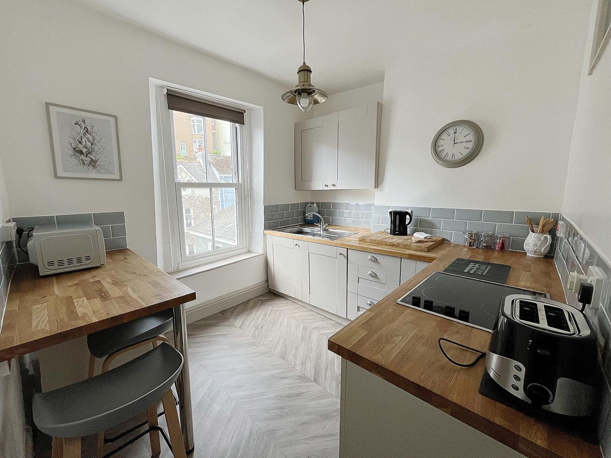 Nancie'S Place - Dartmouth Town Center With Private Parking - A Traditional Georgian Private Duplex Apartment - Beautifully Refurbished - Two Bedrooms, Bathroom, Kitchen And Lounge Diner Kültér fotó