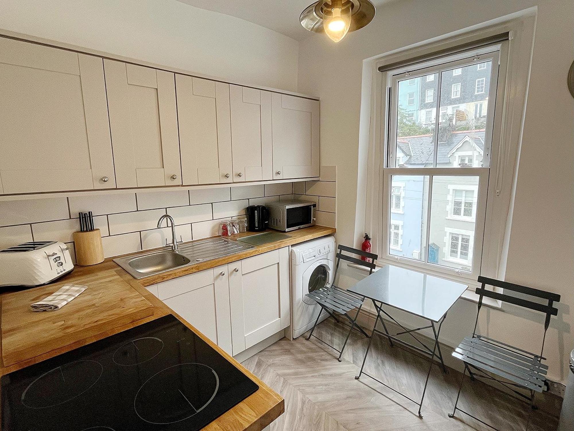 Nancie'S Place - Dartmouth Town Center With Private Parking - A Traditional Georgian Private Duplex Apartment - Beautifully Refurbished - Two Bedrooms, Bathroom, Kitchen And Lounge Diner Kültér fotó