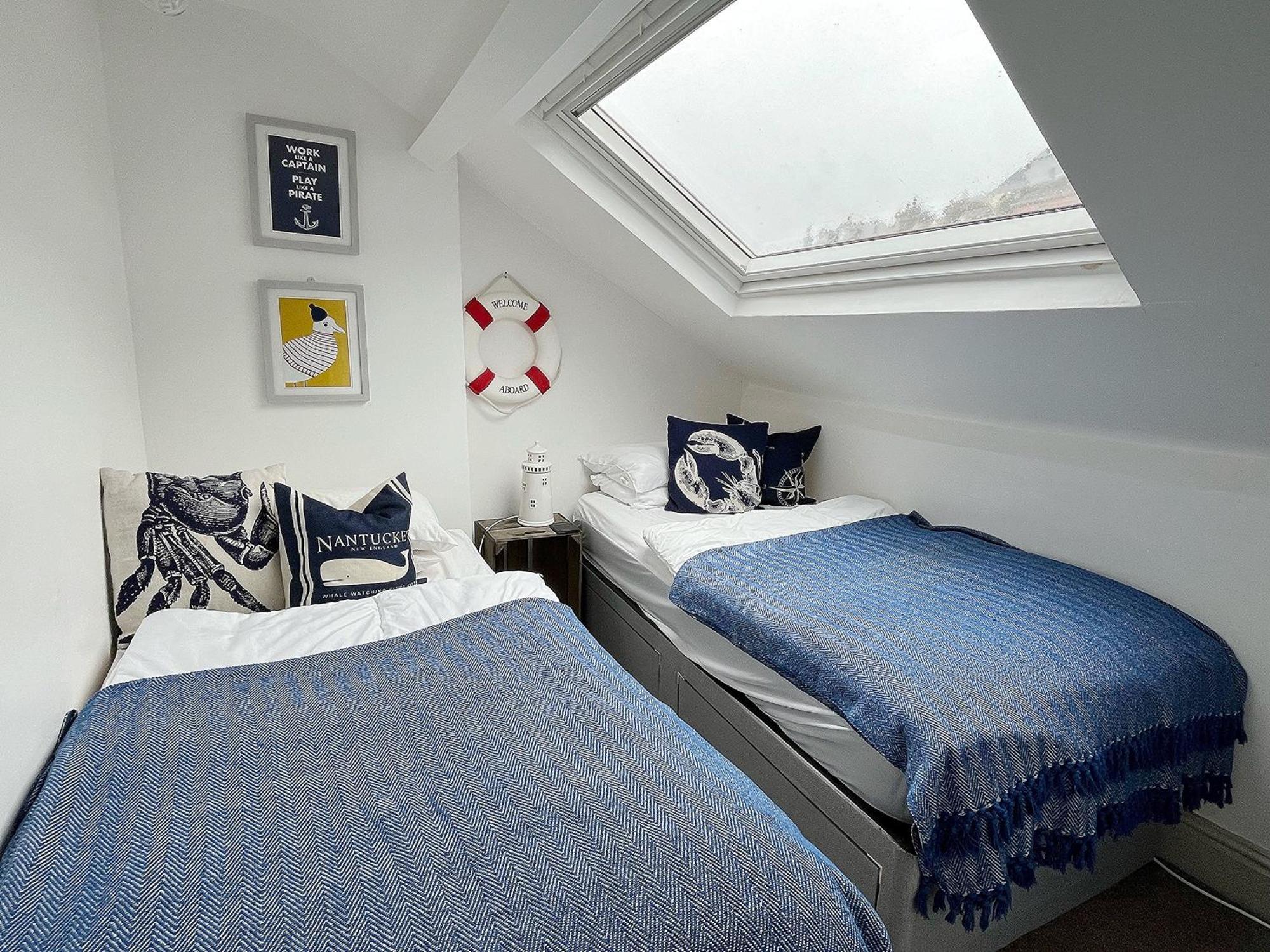 Nancie'S Place - Dartmouth Town Center With Private Parking - A Traditional Georgian Private Duplex Apartment - Beautifully Refurbished - Two Bedrooms, Bathroom, Kitchen And Lounge Diner Kültér fotó