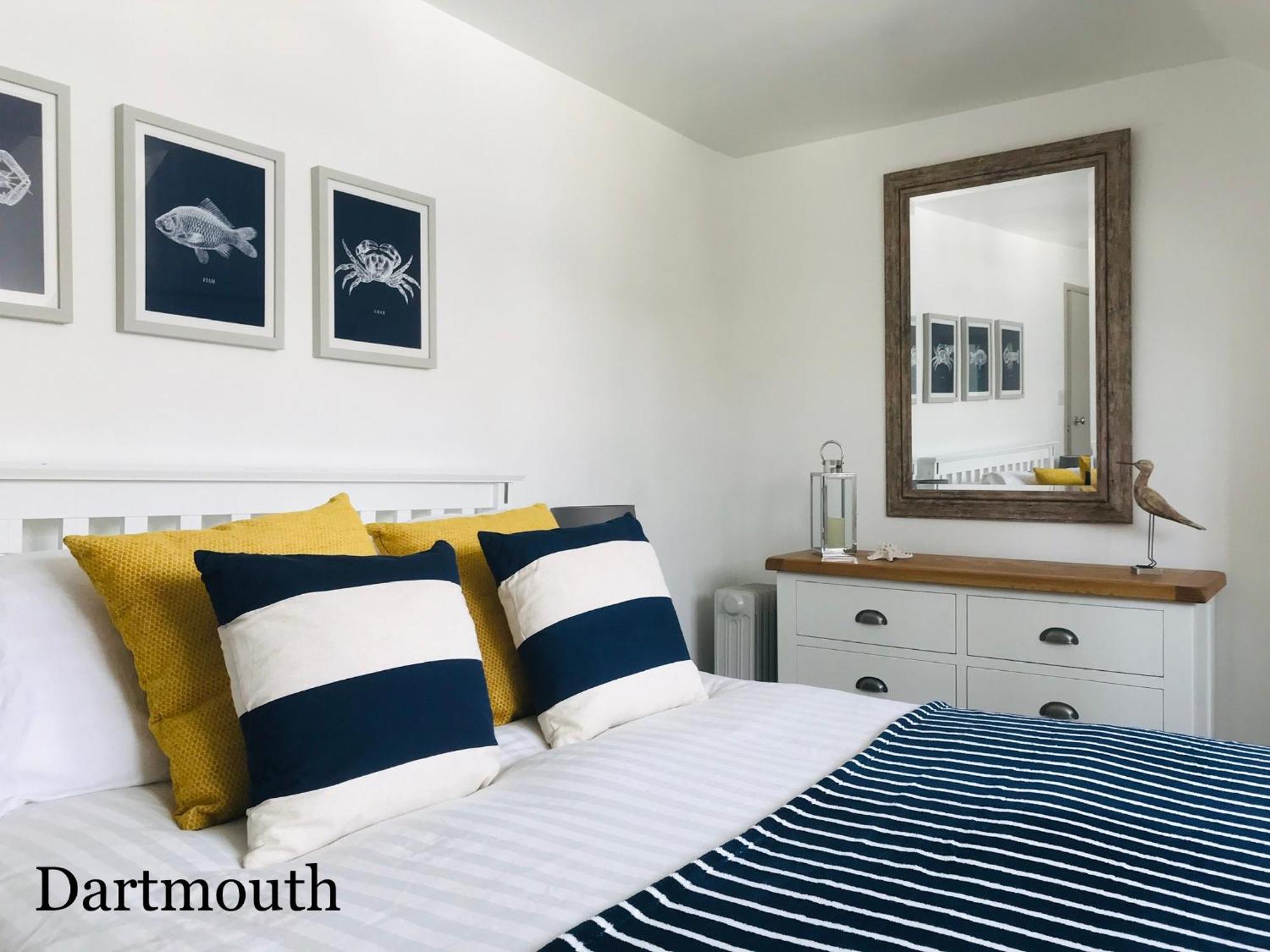 Nancie'S Place - Dartmouth Town Center With Private Parking - A Traditional Georgian Private Duplex Apartment - Beautifully Refurbished - Two Bedrooms, Bathroom, Kitchen And Lounge Diner Kültér fotó